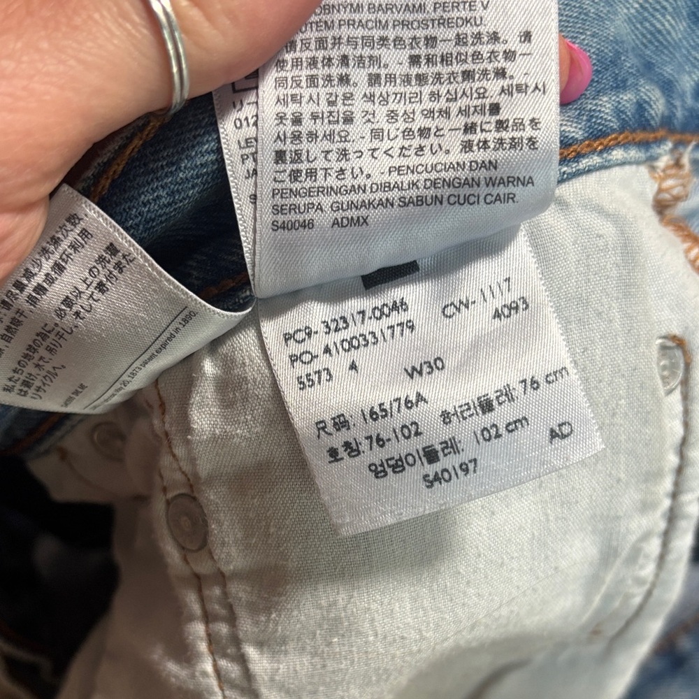 Levis Women's Frayed Hem Denim Shorts - Light Blue - Picture 3 of 4